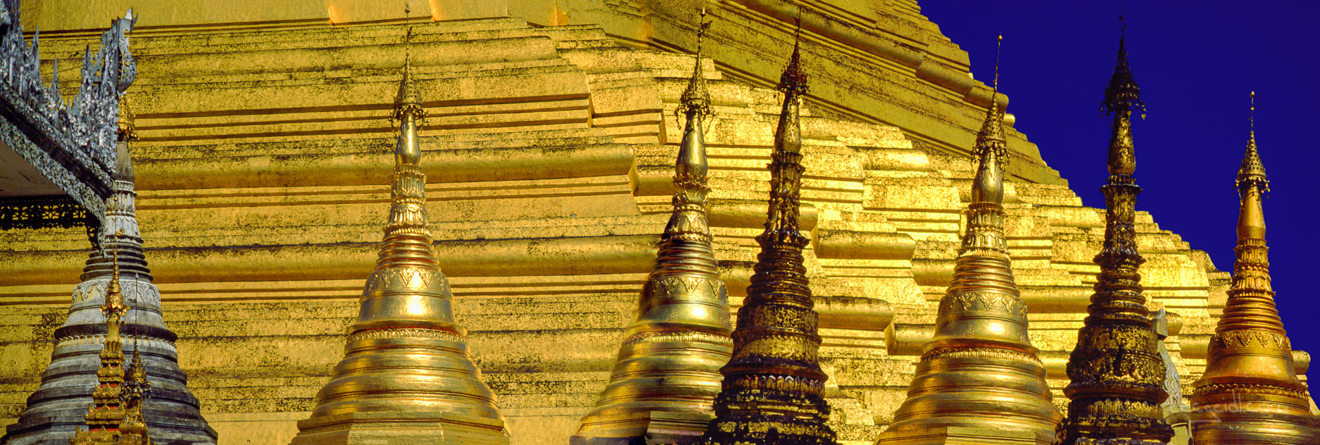 Swedagon-Pagode-PAN,-Rangoon,-Myanmar.jpg